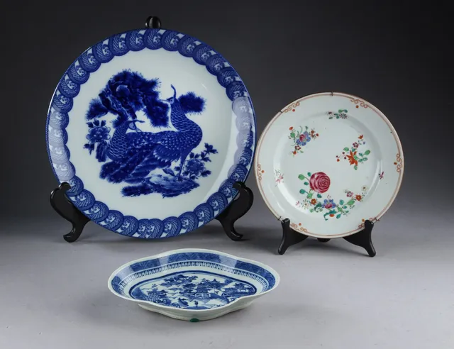 Three pieces of Asian porcelain (3)