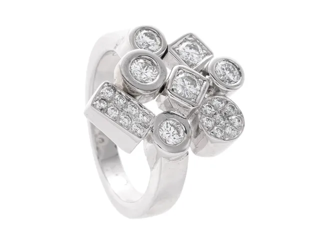 RING, 18K vitguld, briljantslipade diamanter 0,95 ctv enligt gravyr, ca TW/VS, stl ca 17 mm, vikt ca 11,2 g.