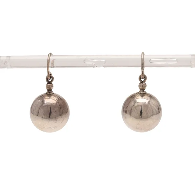 A PAIR OF SILVER BALL DROP EARRINGS.