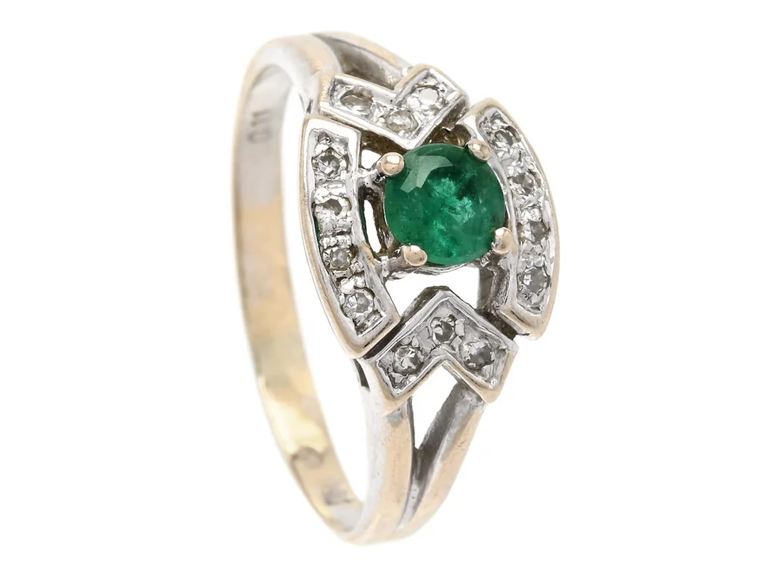 RING, 18K vitguld, smaragd, åttkantslipade diamanter 0,11 ctv, stl 16 mm, vikt 2,8 g. — Smycken/Ring — Kaplans