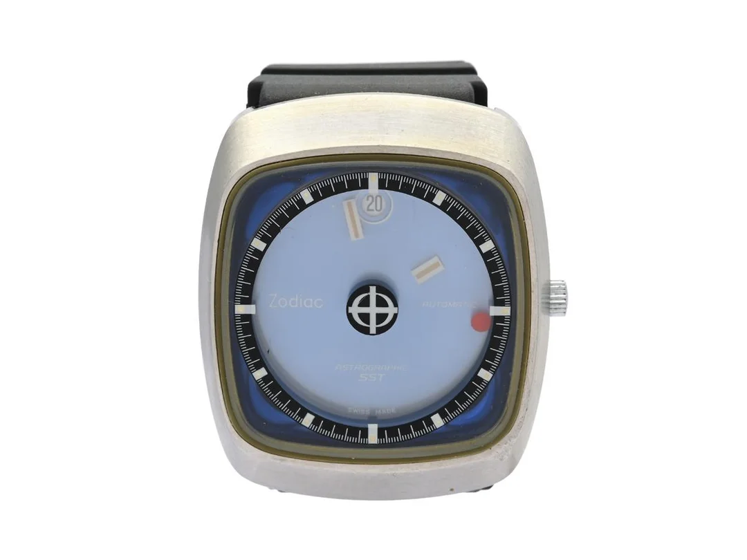 ZODIAC, Astrographic SST, Cal 88 D, Boett nr. 882 963, herrur, 36 x 42 mm, stål, automatisk, mineralglas, datum, plastband, ca 1972. — Klockor/Zodiac — Kaplans
