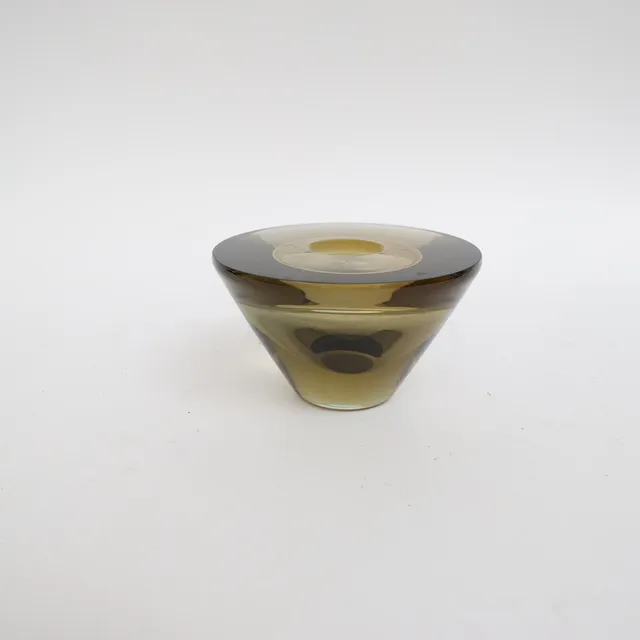 OIVA TOIKKA. Vas, gultonat glas, osignerat.