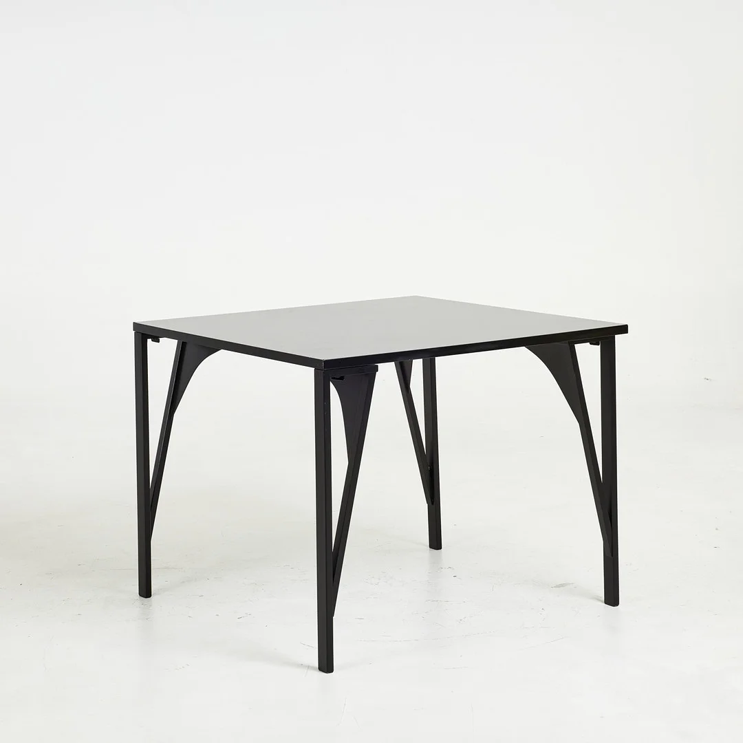 ACHILLE CASTIGLIONI. "Trac", matbord, för BBB Emmebonacina. — Dining tables — Stockholms Auktionsverk Sickla