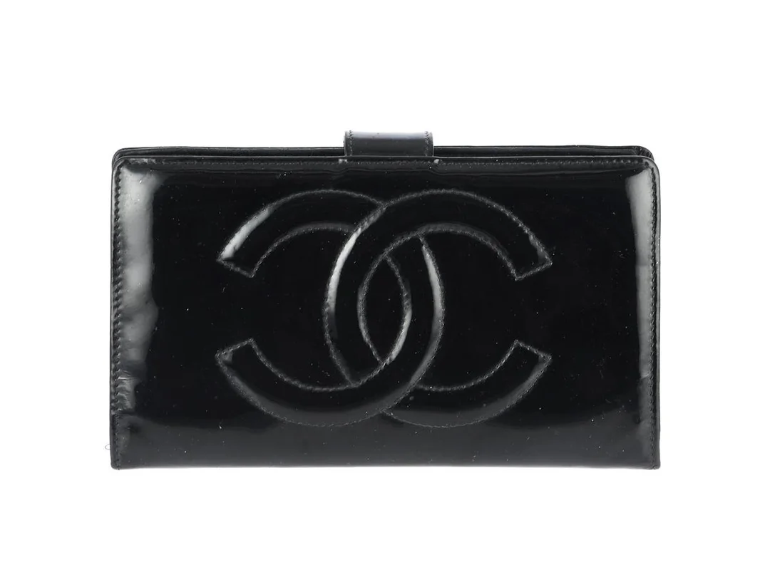 PLÅNBOK, CHANEL, vintage, svart lackskinn, 18x10 cm, kort, sedel, mynt, hologrammärkt är trasigt. — Accessoarer/Plånböcker — Kaplans