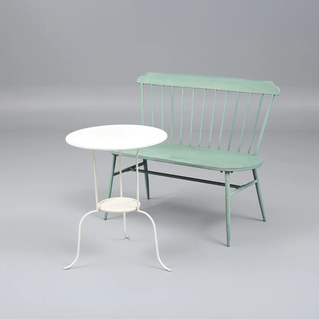 TRÄDGÅRDSMÖBEL, pinnsoffa samt runt bord, metall, bord "Lindved" IKEA. — Garden — Auktionshuset Thelin & Johansson