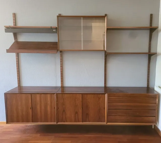 Poul Cadovius. Wall-mounted shelving system made of rosewood. (15)