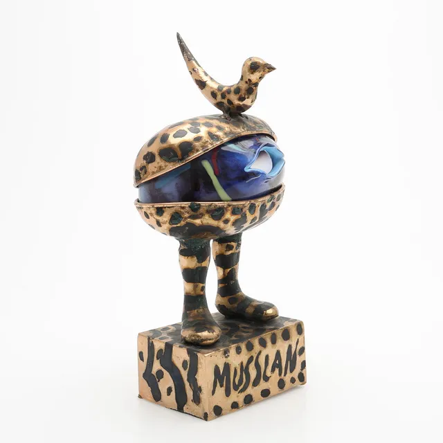 WALTER BENGTSSON (1927-1998) SKULPTUR, "Musslan", patinerad mässing och glas.