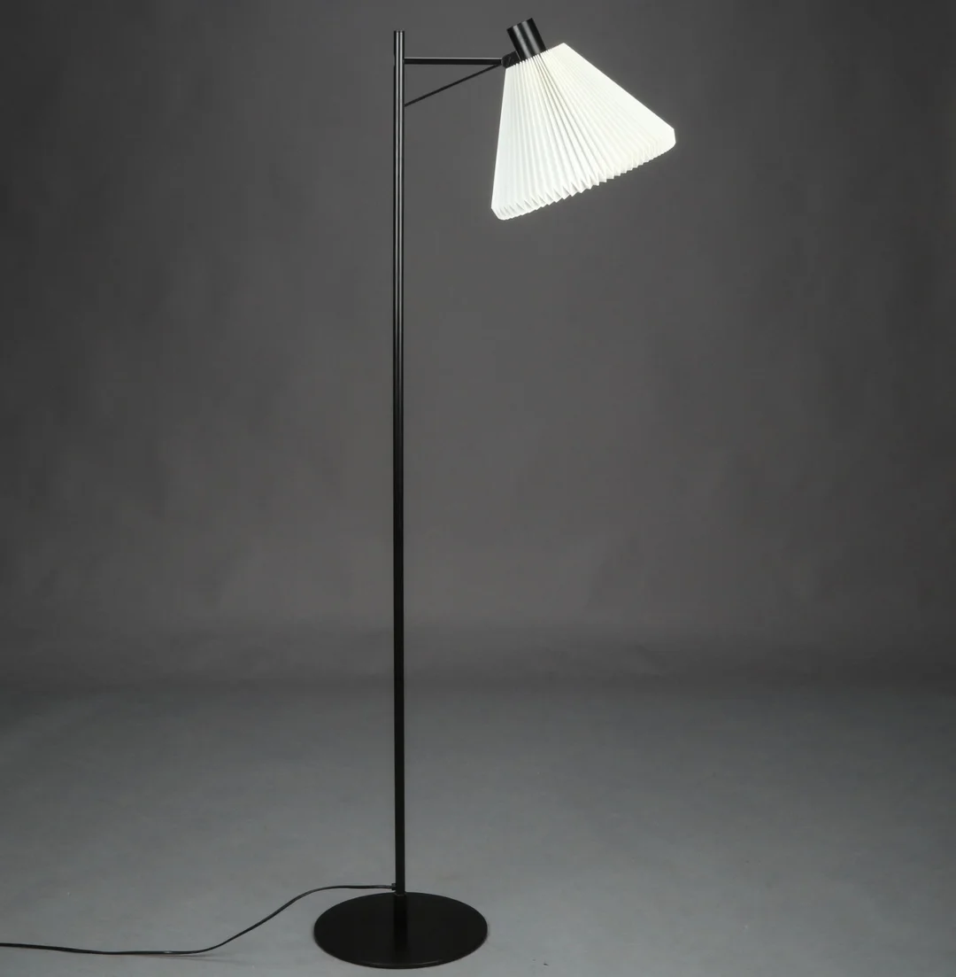 Flemming Agger. Standerlampe model 372 — Lamps and lighting/Floor lights — Lauritz