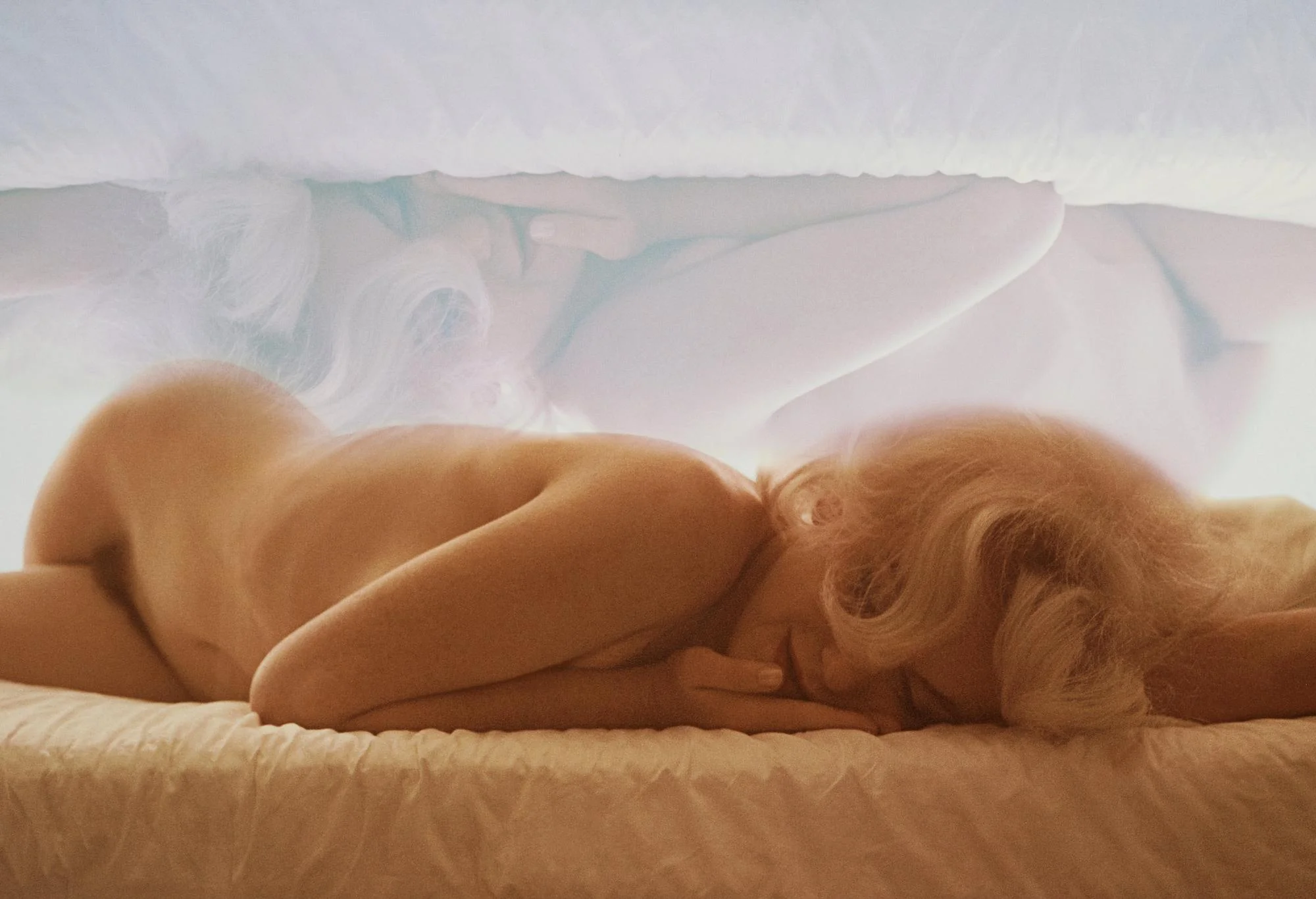 Leif-Erik Nygårds, "Marilyn Monroe and Norma Jeane Baker photographed in Los Angeles at Bel Air Hotel, June 27th 1962". — Bukowskis