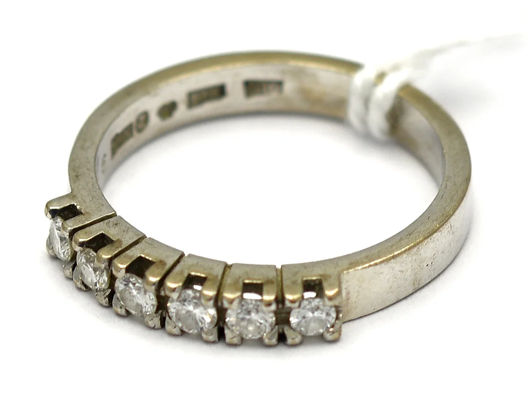 Ring vitguld 18K 4,9g Ø17¾ 6xca0,06ct — Smycken/Ring — Kaplans