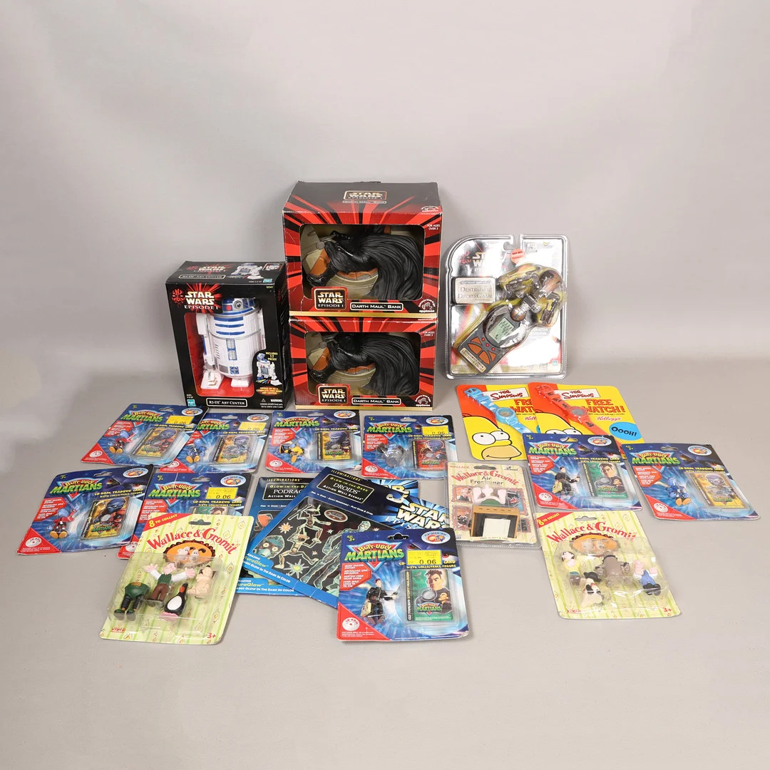 STAR WARS, WALLACE & GROMIT AND OTHER COLLECTIBLES (QTY). — Other toys — Bishop & Miller