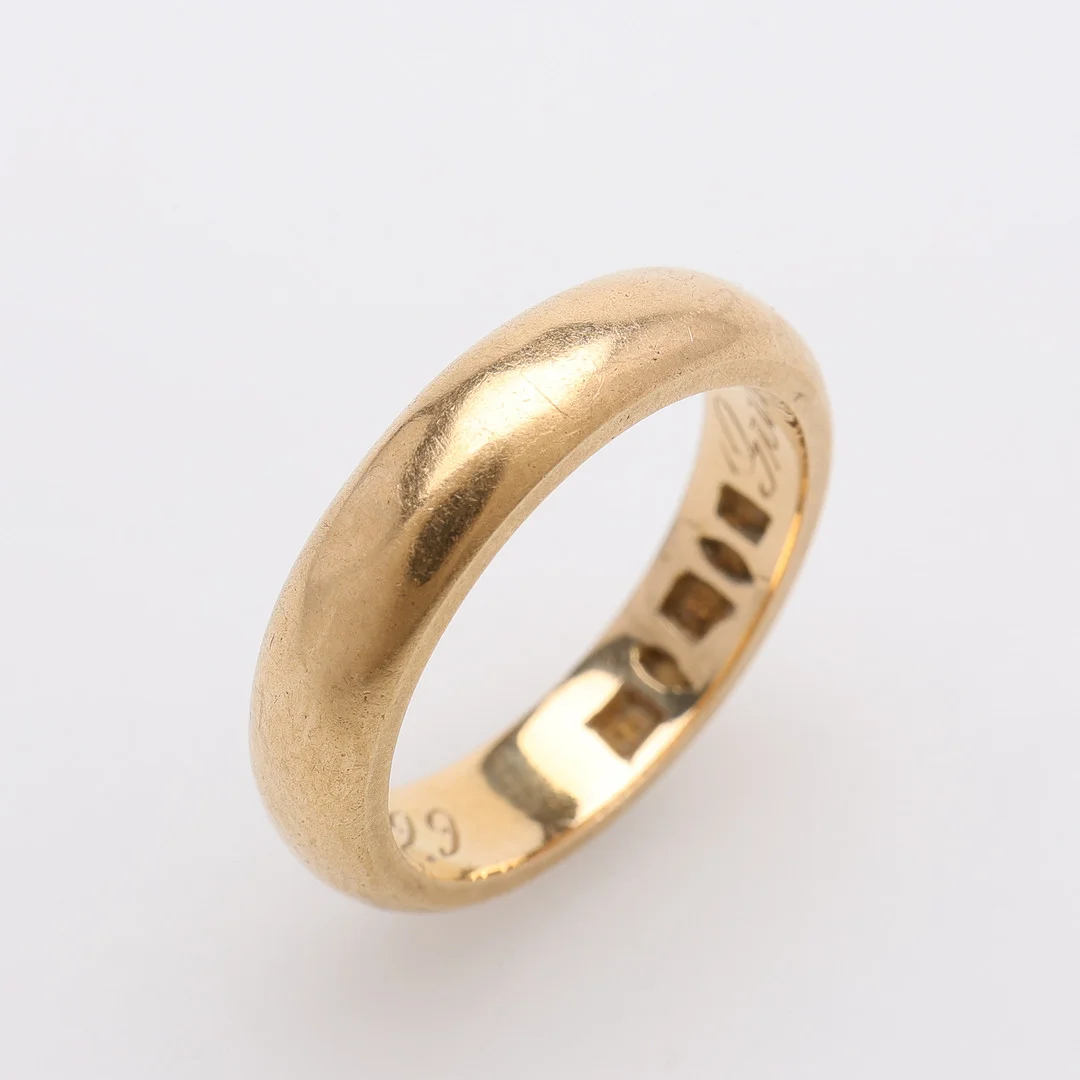RING, SLÄT MODELL, 18K GULD, VIKT CA 8 GRAM. — Rings — Crafoord Auktioner Lund