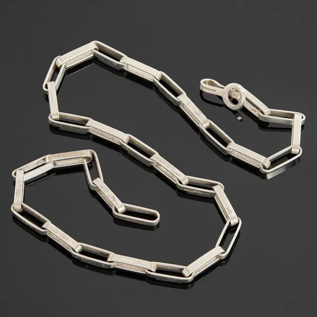 CECILIA JOHANSSON. Collier, silver, form av ankar-länk, signerad, Guld & Silversmederna Cecilia-Ki, Göteborg, 1977.
