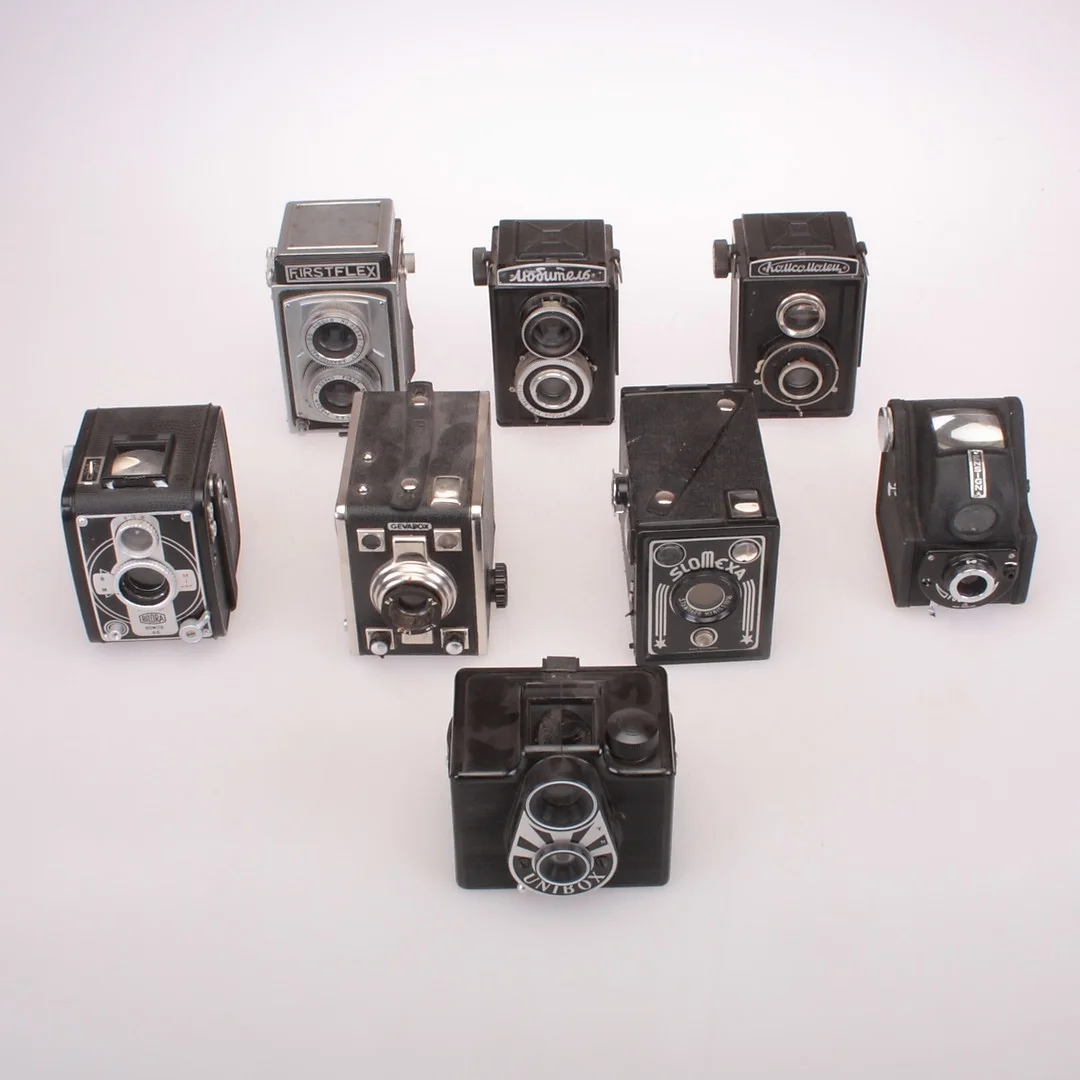 LÅDKAMEROR, 8 st, Smomexa, 1900-talets mitt. — Cameras & accessories — Södermanlands Auktionsverk