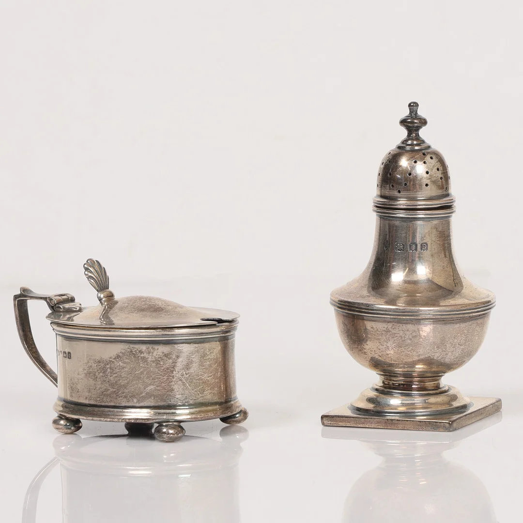 A SILVER MUSTARD POT, A SILVER PEPPERETTE (2). — Silver — Bishop & Miller