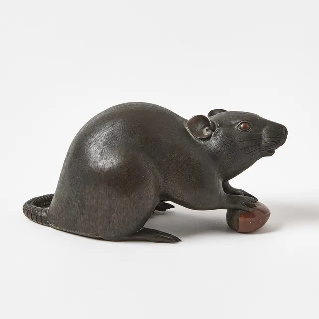 OKIMONO, brons/kopparlegering, Japan, Meiji (1868-1912), i form av råtta med kastanj, signerad Shosai shu.