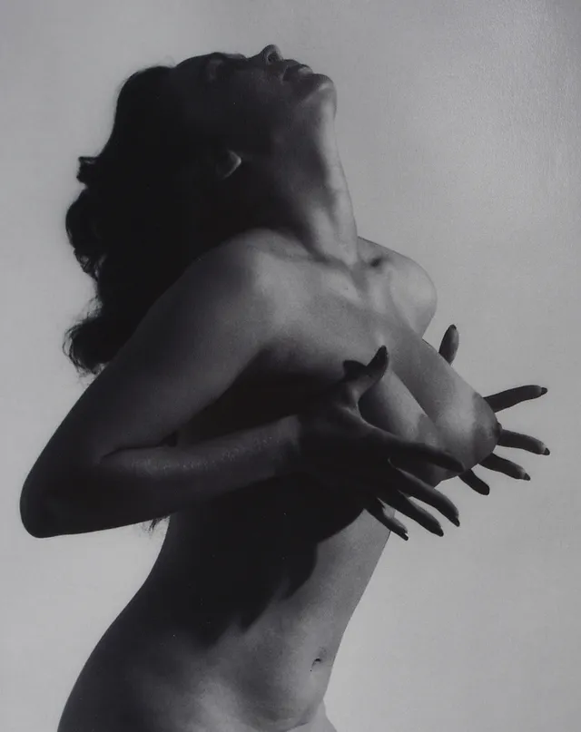 ANDRÉ DE DIENES. Nakenstudie, svartvitt fotografi. One West Publishing.