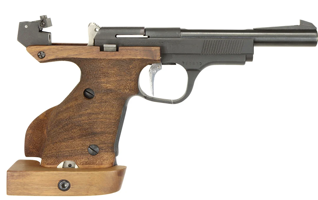 PISTOL, fabrikat Unique, modell DES 69, kaliber .22LR, tillv.nr 769630. — Pistols — Walter Borg