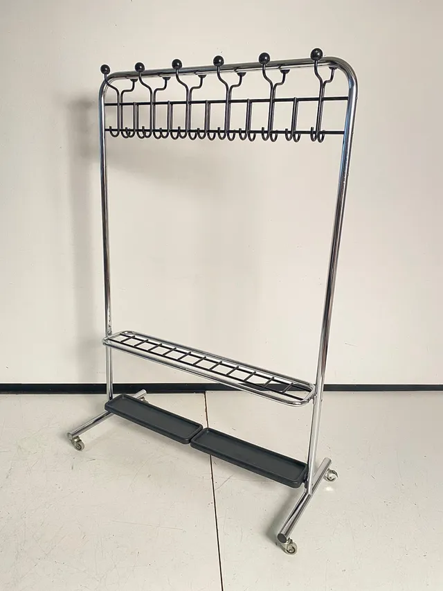 Mobile Garderobe der 1970/80er Jahre.