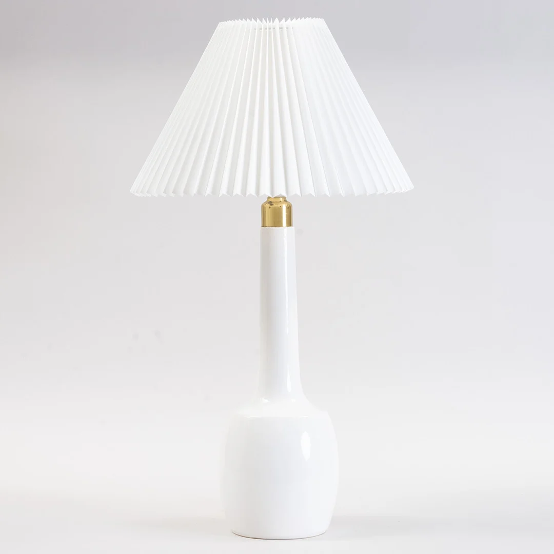 SVEND AAGE HOLM SØRENSEN. TILSKREVET. Bordlampe fra Kähler. Danmark, anden halvdel af 1900-tallet. — Table Lamps — Sørensen Auktioner