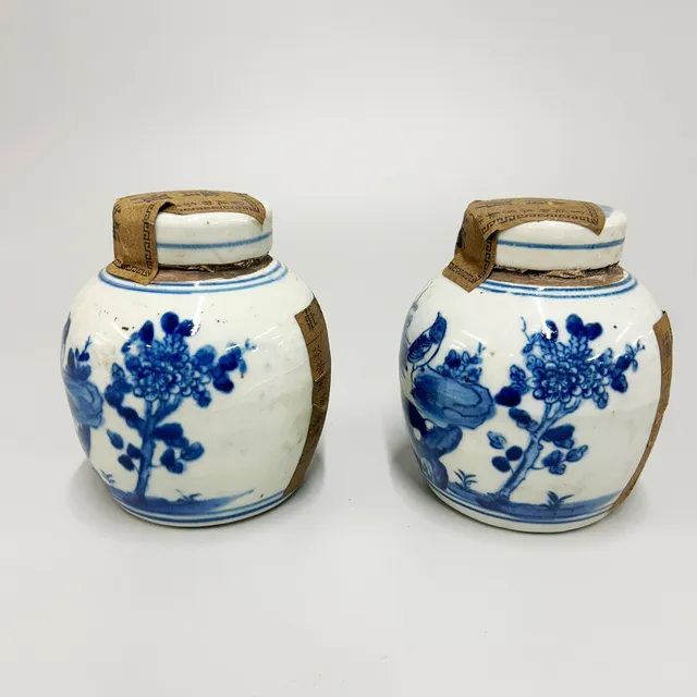 SEALED CHINESE GINGER JARS.
