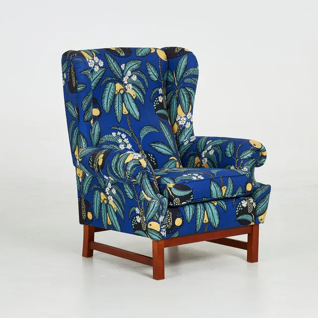 RAGNAR HELSÉN. Fåtölj, "Oxford modell 3543", Firma Svenskt Tenn, betsad bok, textil "Notturno", plymå, kudde medföljer.