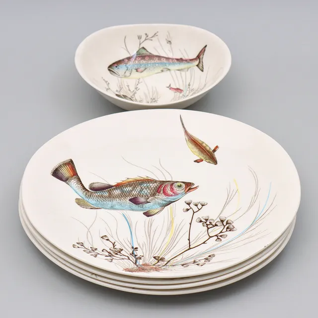 4 FISKTALLRIKAR SAMT 1 SKÅL "FISH" JOHNSON BROS, ENGLAND.