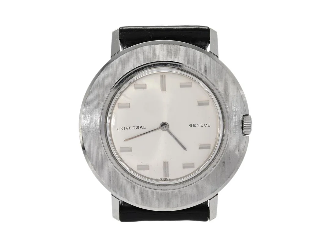 UNIVERSAL, Genéve, "Disco Volante", Cal 820, Serie nr. 2325603, Ref nr. 28235-1, herrur, 34 mm, stål, manuell, plexiglas, läderband, ca 1962. — Klockor/Universal — Kaplans