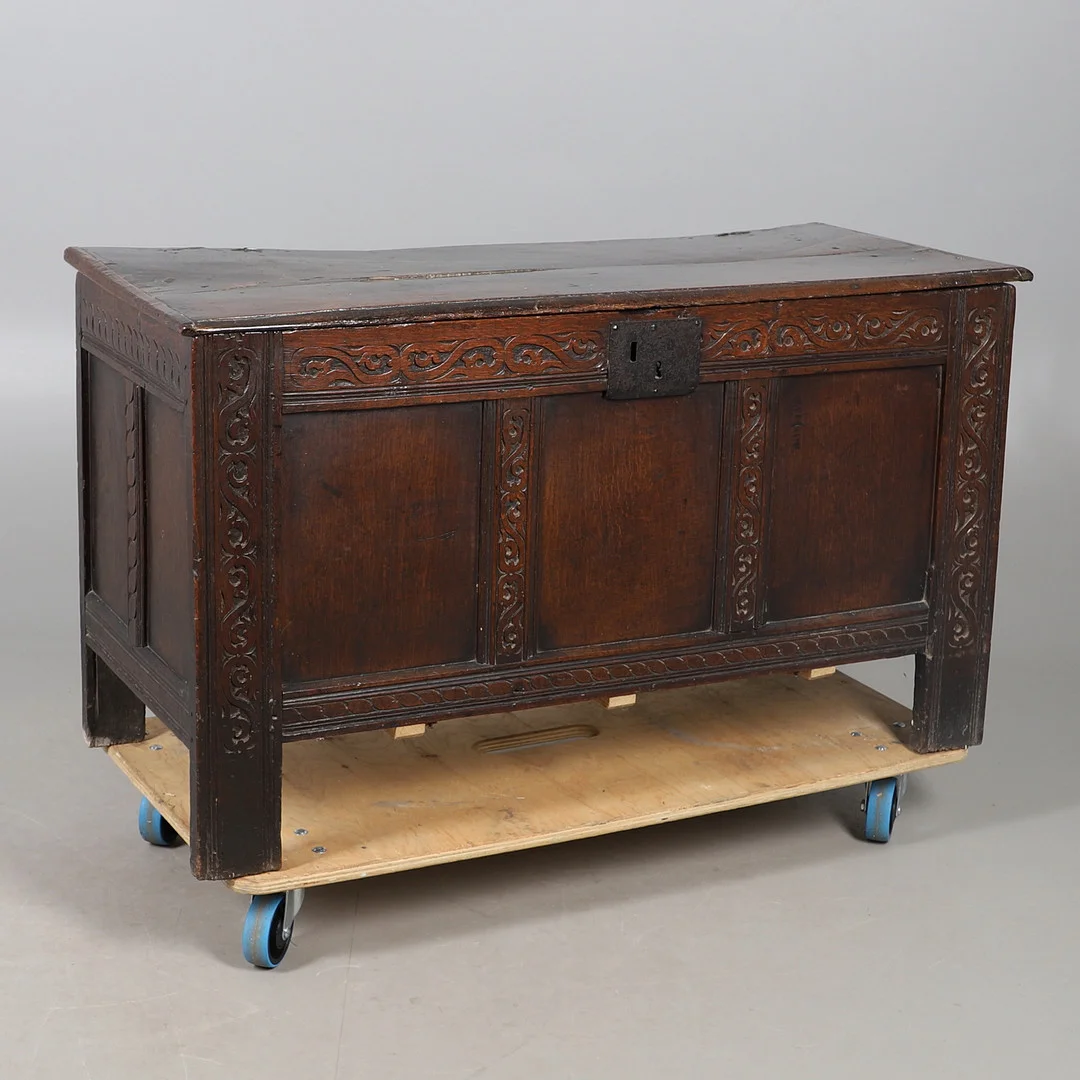 A LATE 17TH CENTURY OAK COFFER. — Cupboards, Cabinets & Shelves — Lawrences Auctioneers