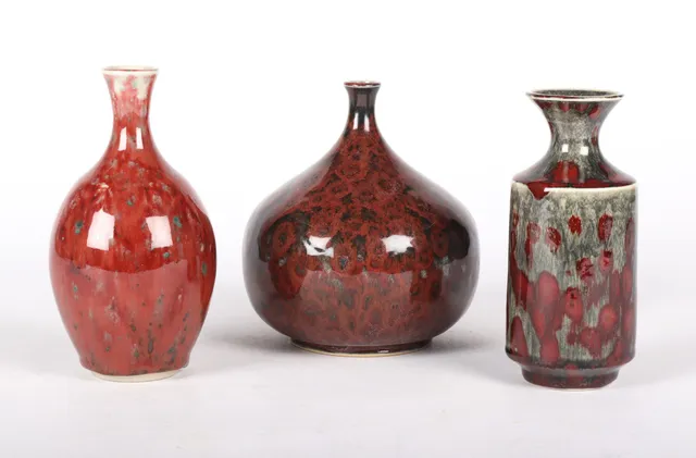 Sven Hofverberg. Three larger and smaller vases of red-glazed stoneware. (3)