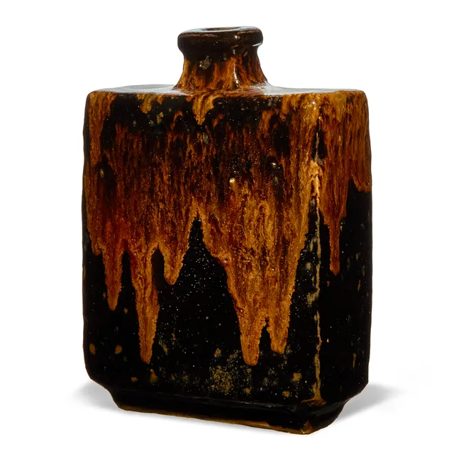 Mjelve, Turid — Vase