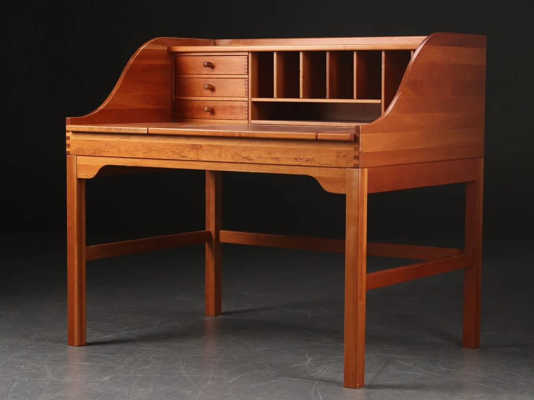 Andreas Hansen. Fritstående skrivebord af kirsebærtræ — Furniture/Office furniture — Lauritz