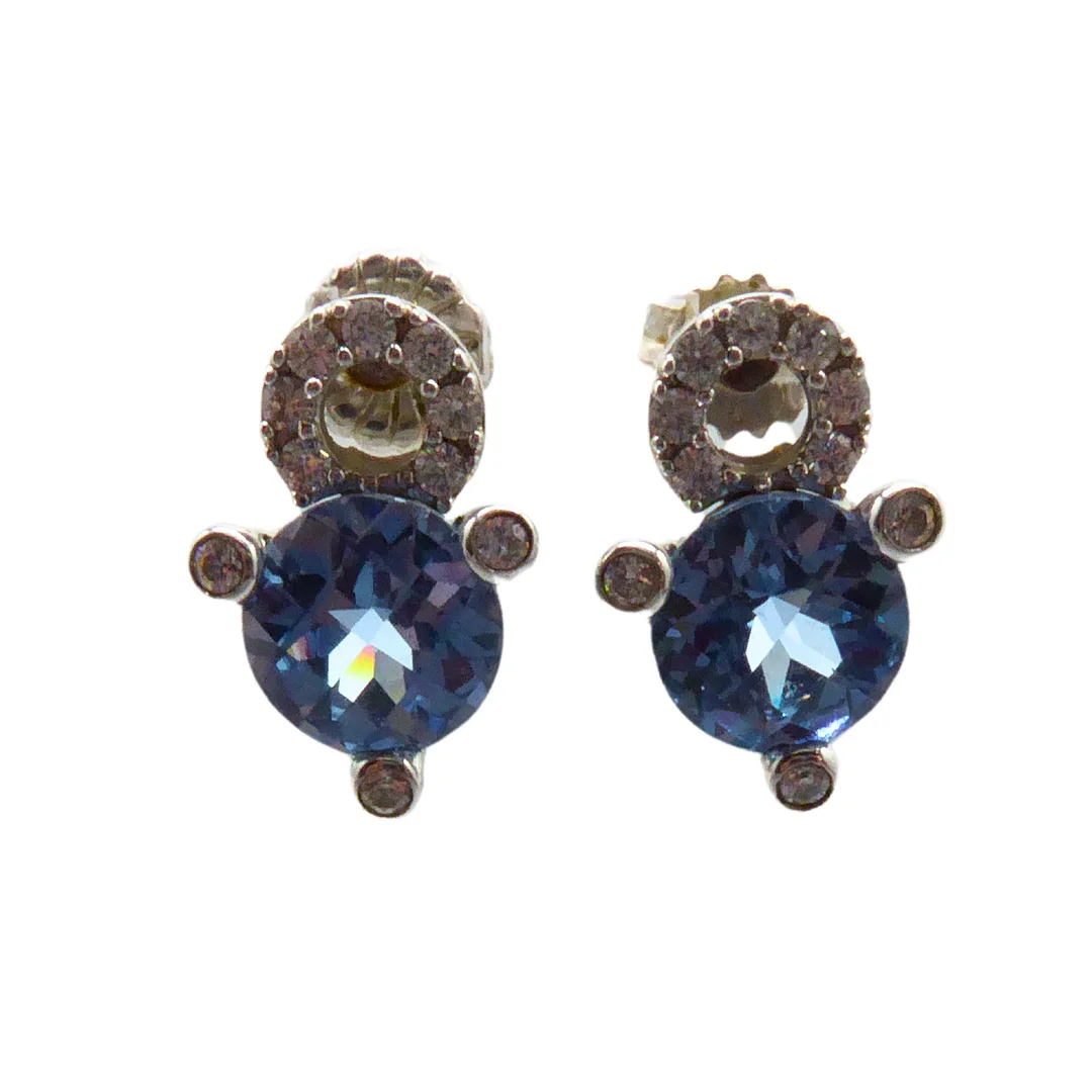 925ER SILBER OHRSTECKER MIT ZIRKONIA UND FACETTIERTEM BLAUEN GLASSTEIN. — Earrings — Auktionshaus Stuber's Hammerschlag