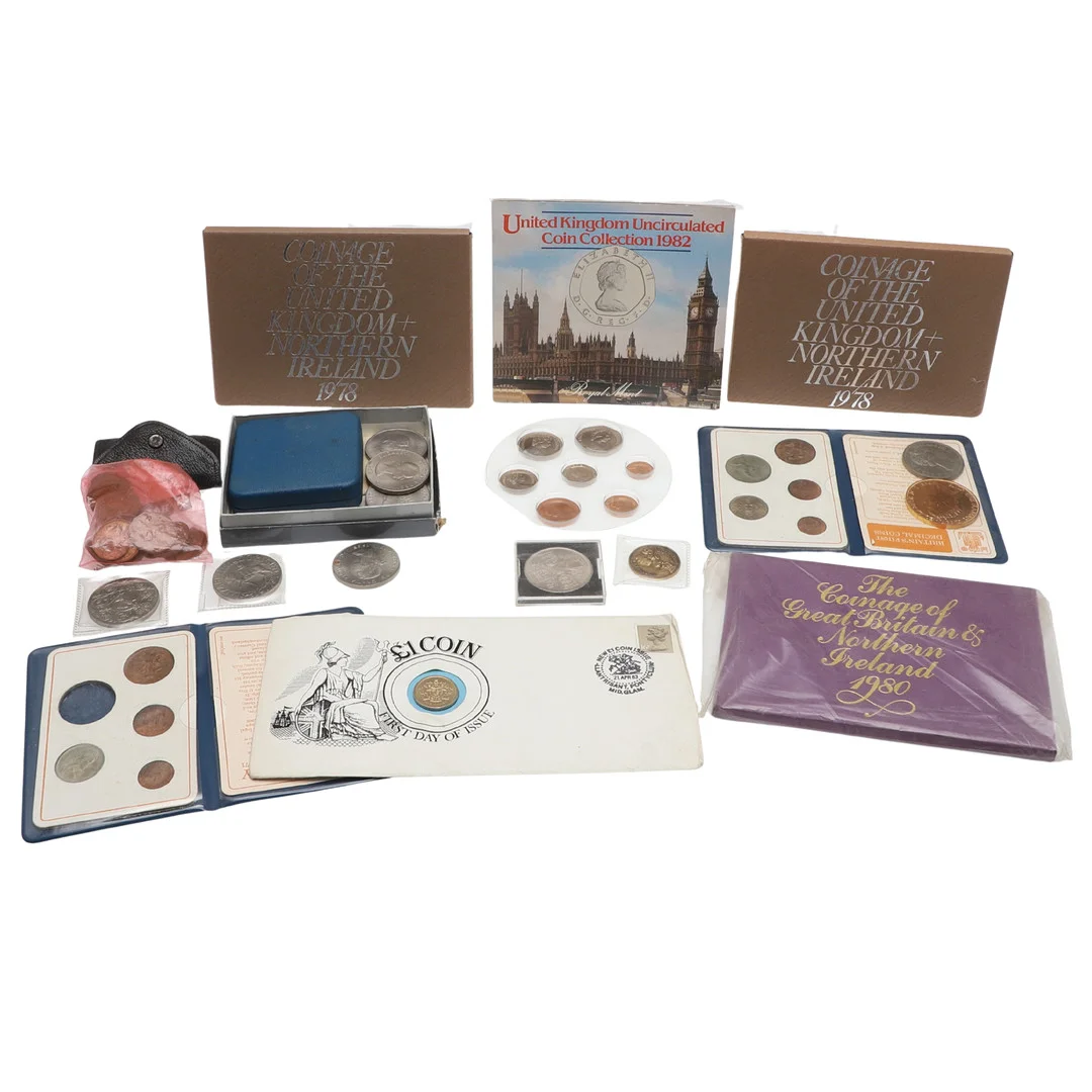 A COLLECTION OF VARIOUS PRE DECIMAL AND DECIMAL COINAGE TO INCLUDE COMMEMORATIVE CROWNS. — Coins & Banknotes — Lawrences Auctioneers