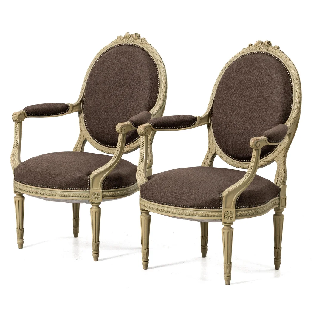 Karmstolar, ett par, Louis XVI- stil, 1900-talets början. — Möbler/Stolar — Bukowskis