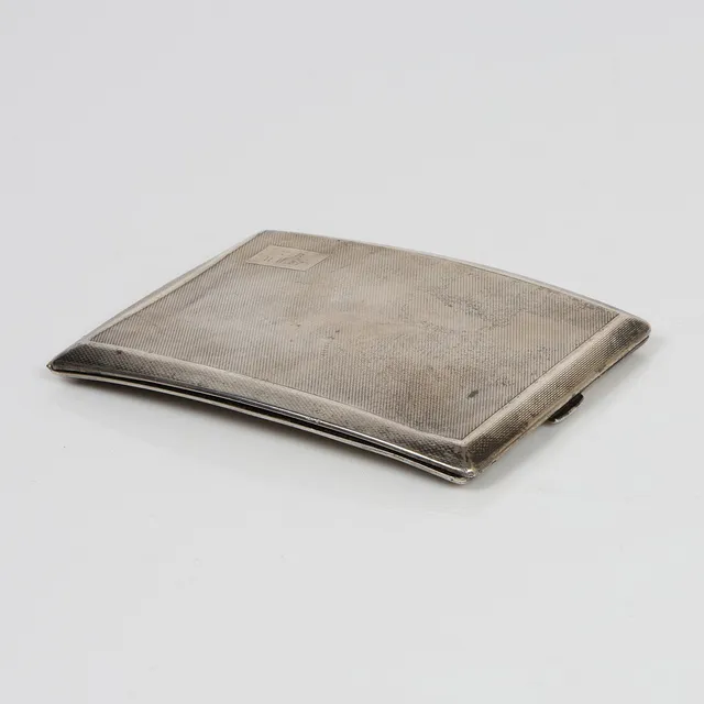 A GEORGE V SILVER CIGARETTE CASE.