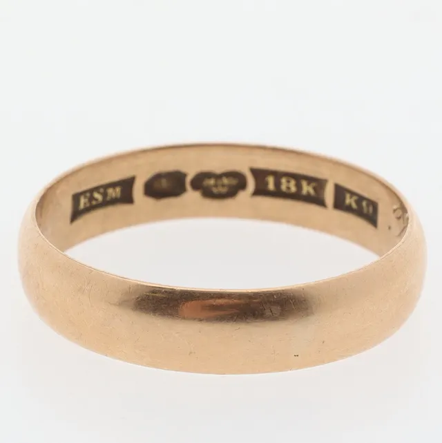 RING, 18K guld, vikt ca 3,5 gram.