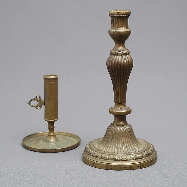 LJUSSTAKAR, 2 st, mässing, 1700 - 1800-tal.