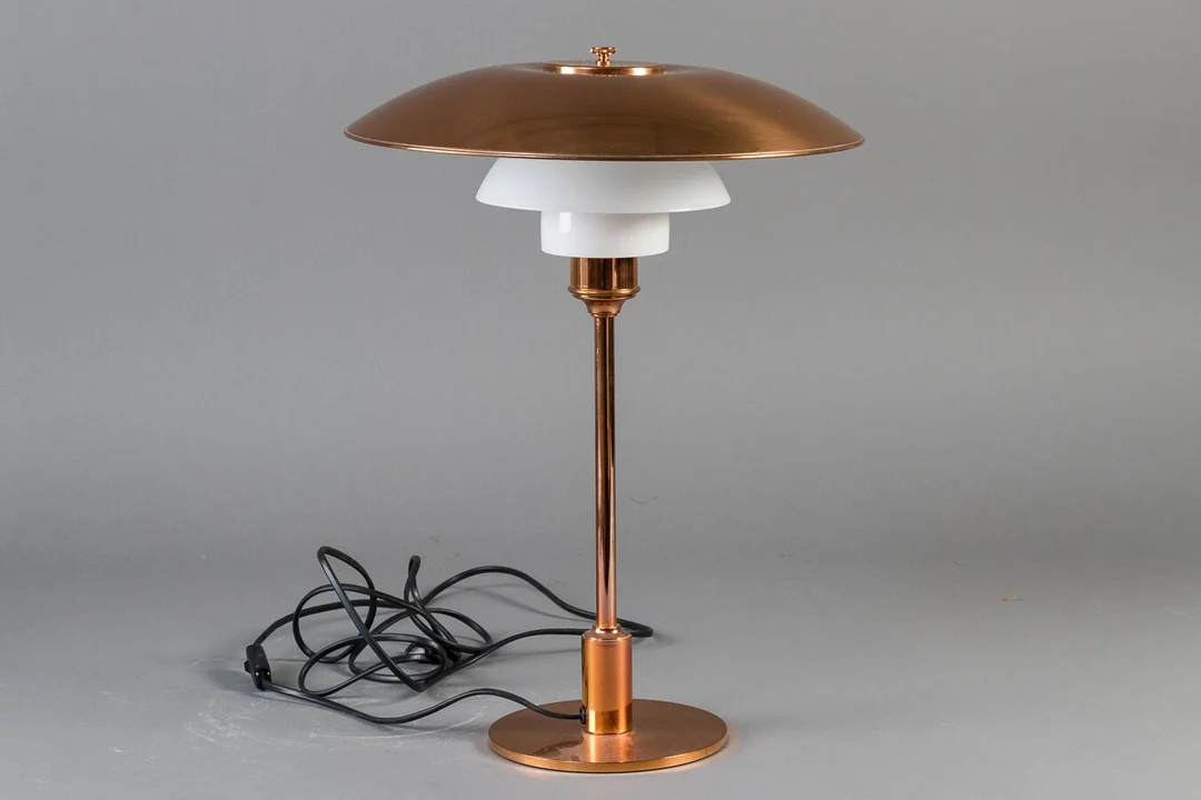 Poul Henningsen for Louis Poulsen. PH 3½-2½ table lamp in copper — Lamps and lighting/Table lamps — Lauritz