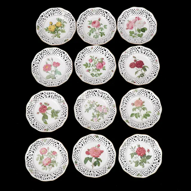 GALLERASSIETTER, 12 st, porslin, "Klassiska Rosor", Fyrklövern.