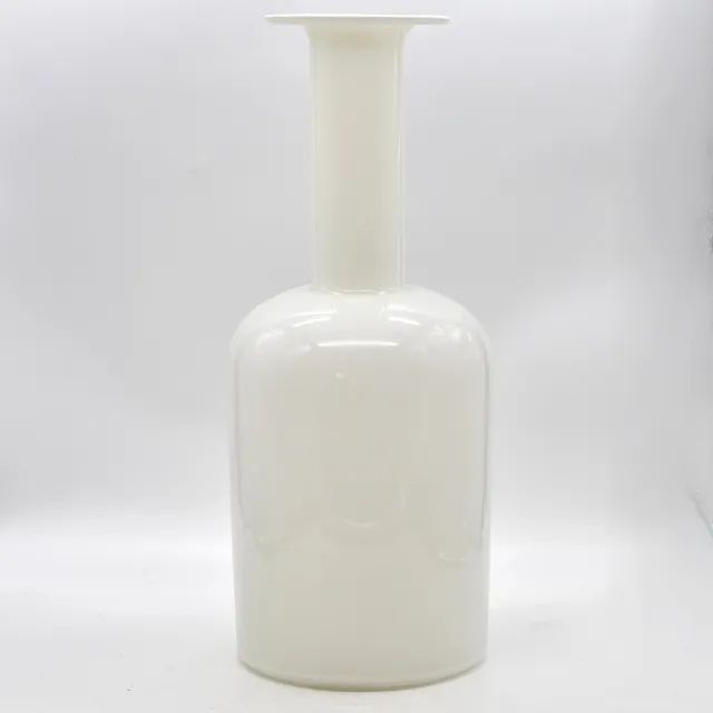 OTTO BRAUER. DESIGNERVASE, HOLMEGAARD, STUDIOGLAS, WEISS, DÄNEMARK, 1959, CA. 44 CM HOCH.