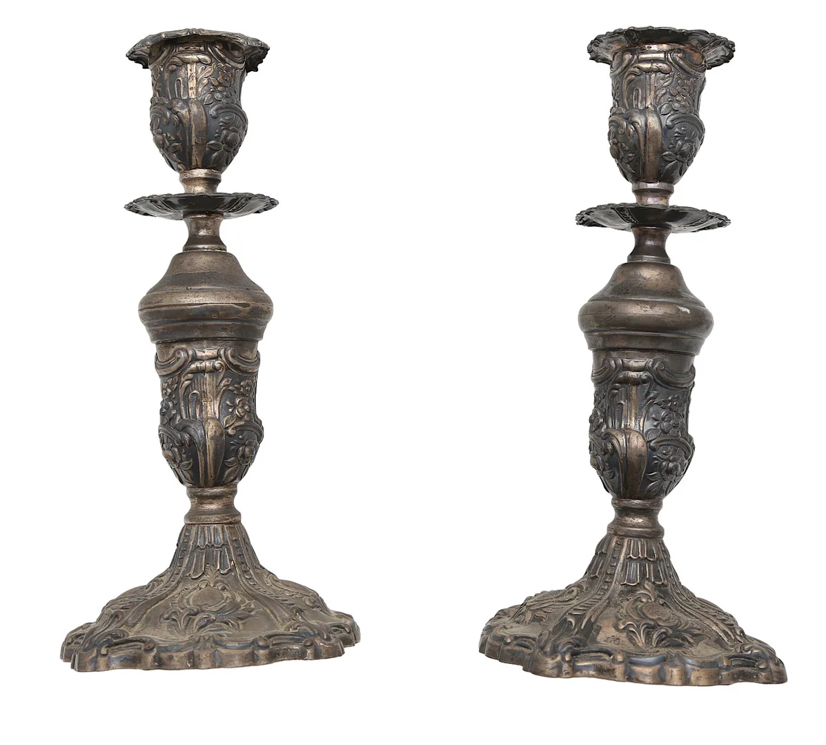 Pair of silver candlesticks in neo-Baroque style, mid 20th Century. — Silver — Balclis
