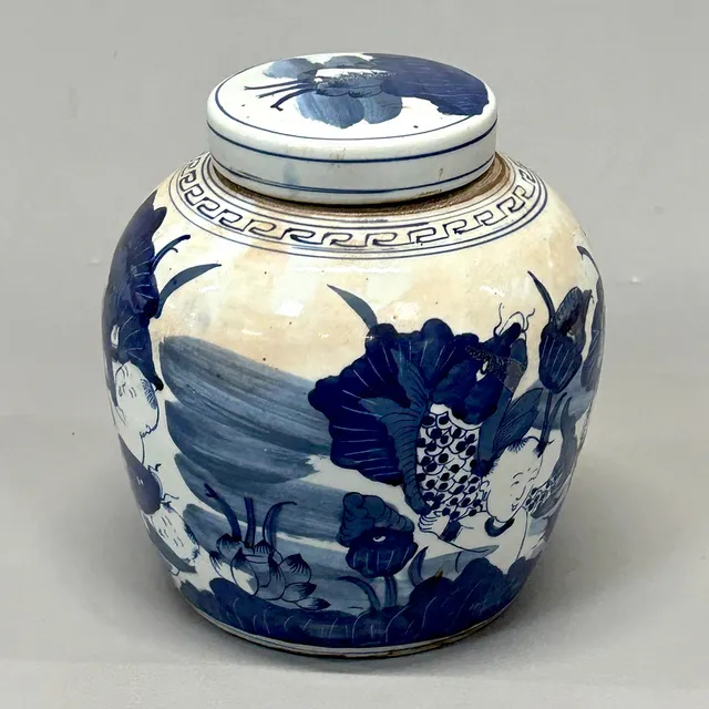OLD CHINESE BLUE AND WHITE PORCELAIN GINGER JAR.