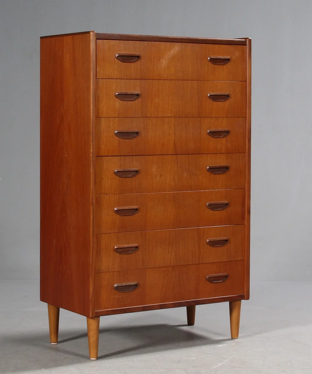 P. Westergaards Møbelfabrik. Kommode, teaktræ — Furniture/Cabinets, chests of drawers — Lauritz