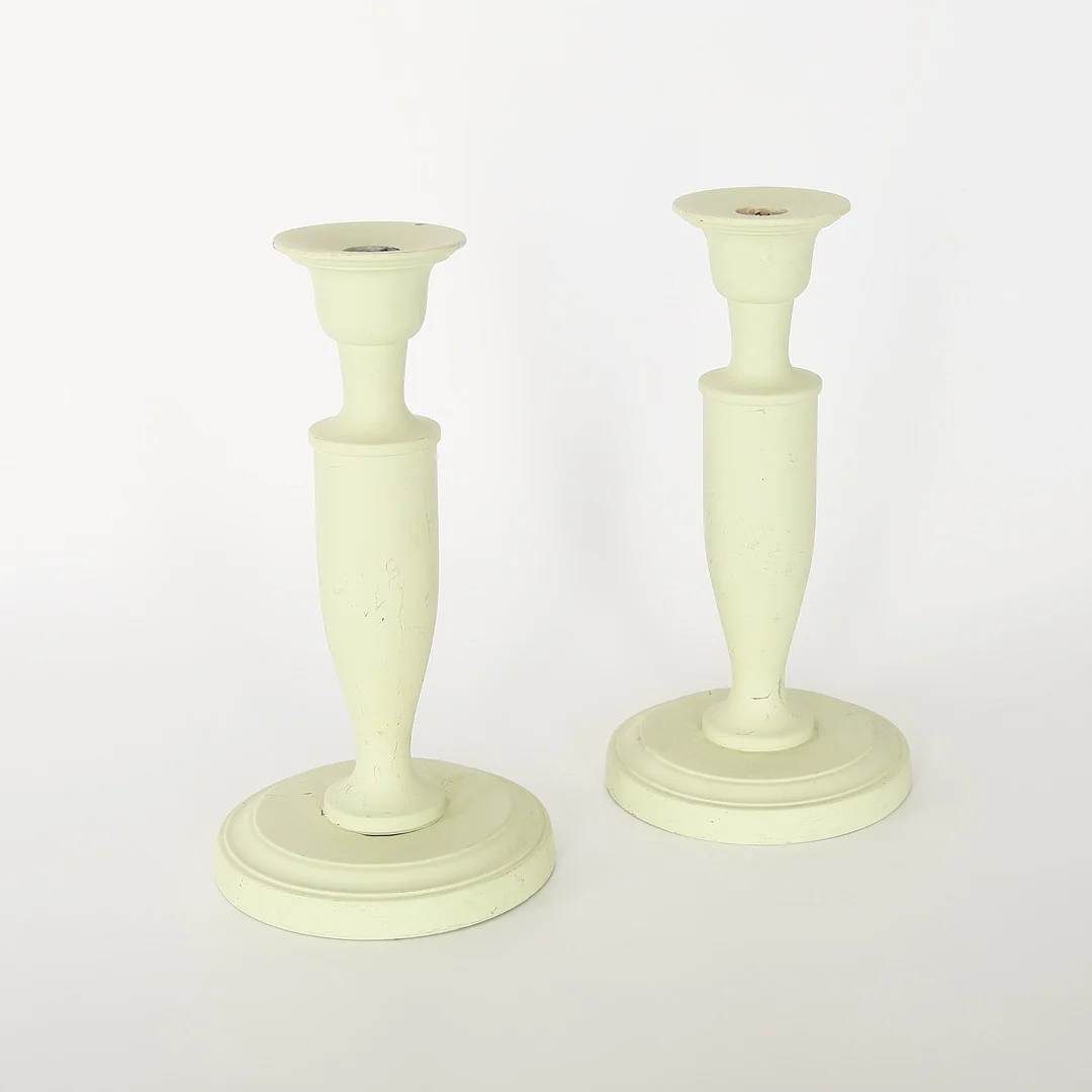 CARL MALMSTEN. 1888-1972. Ljusstakar, 1 par, furu, Liljeholmens nr 4, 30 cm höga. — Candlesticks — Auktionsverket Engelholm