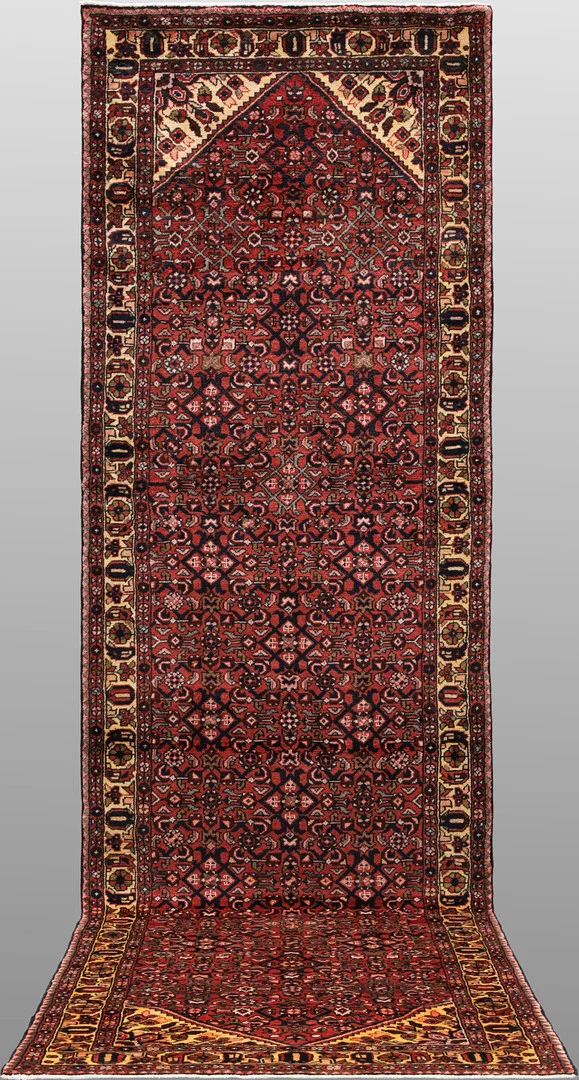 MATTA. Hamadan gallerimodell, 410 x 110 cm. — Oriental Carpets & Textiles — Södermanlands Auktionsverk