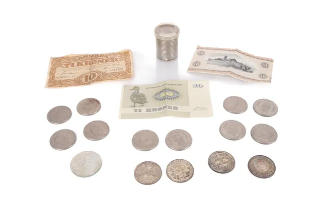 686267 Denmark and Austria. Coins and notes