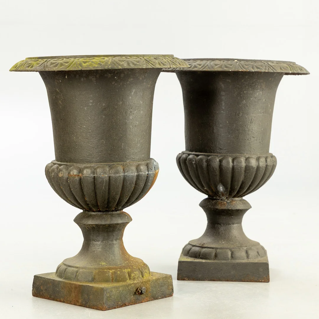 Paar Medici-Vasen, wohl Frankreich, 20. Jh. (2). — Garden Sculptures & Urns — Stockholms Auktionsverk Hamburg
