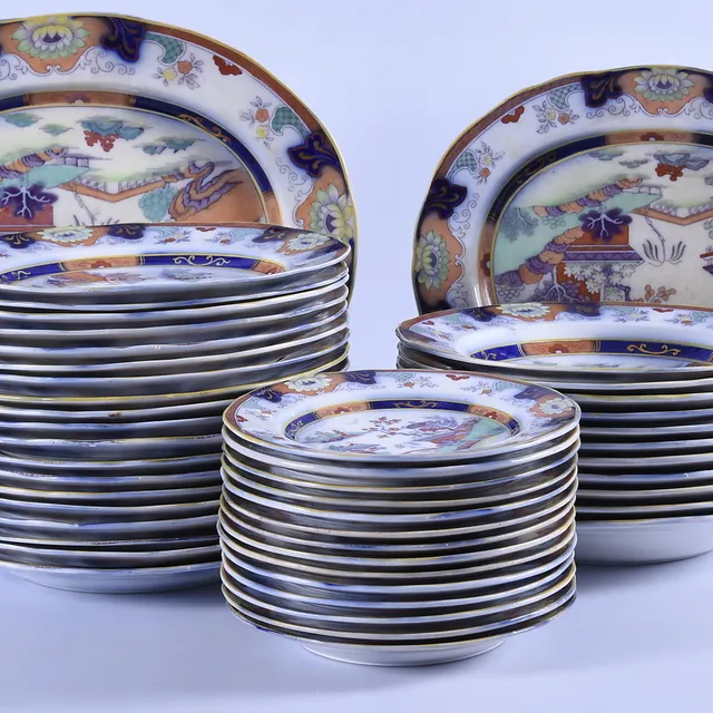 MATSERVISDELAR, 46 stycken, flintgods, 1900-talets första hälft.