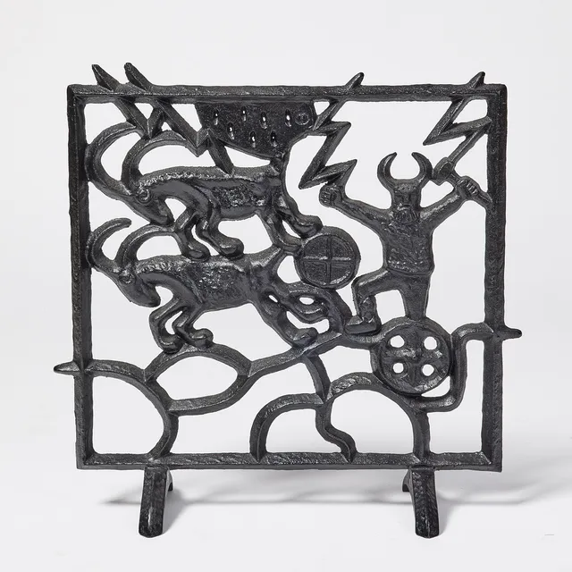 OLLE HERMANSSON. Fireplace grille / spark arrestor, Husqvarna, cast iron, black lacquered with openwork decor with Tor with the trestles.